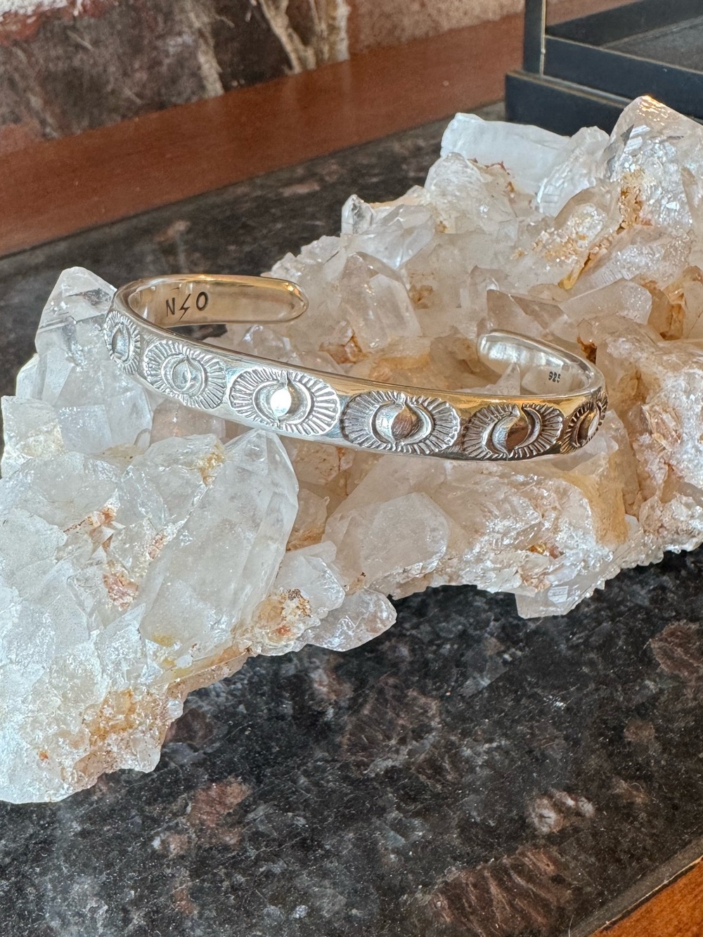 Trade 🌞 Numi Olive Heavyweight Hand Stamped Eye Cuff Bracelet M/L - Picture 5 of 16
